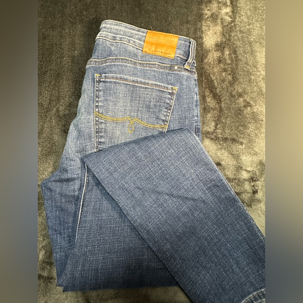 Lucky brand vintage straight cut jeans. Size 12.